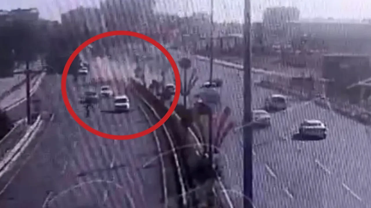 2 kişinin öldüğü korkunç kaza güvenlik kamerasında