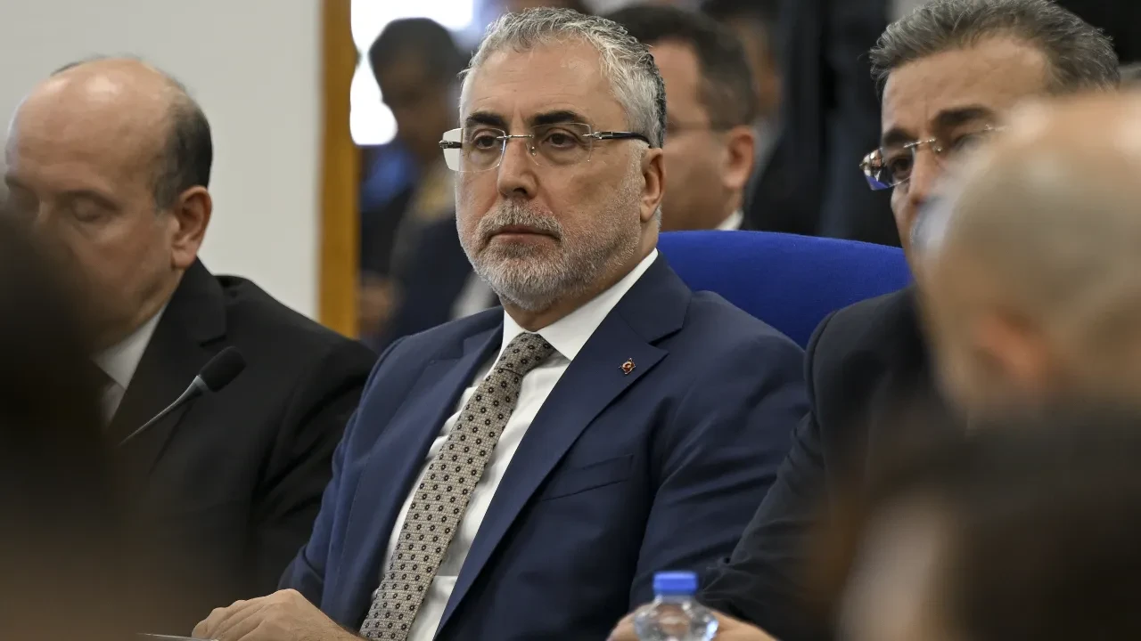 Bakan Işıkhan borçluları açıkladı: İlk 10 belediyeden 8'i CHP'li