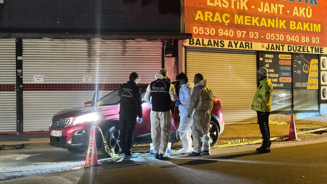 Büyükçekmece'de arabada kanlı kavga: 2 ölü, 1 ağır yaralı