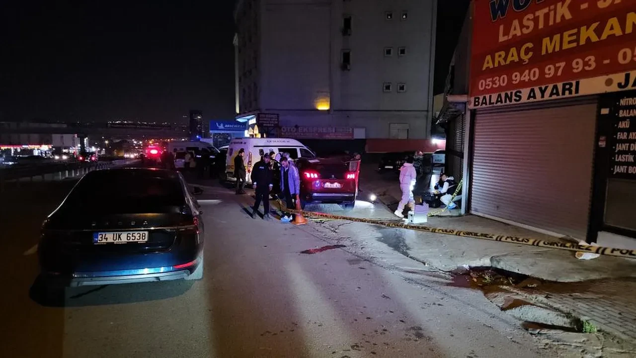 Büyükçekmece'de arabada kanlı kavga: 2 ölü, 1 ağır yaralı