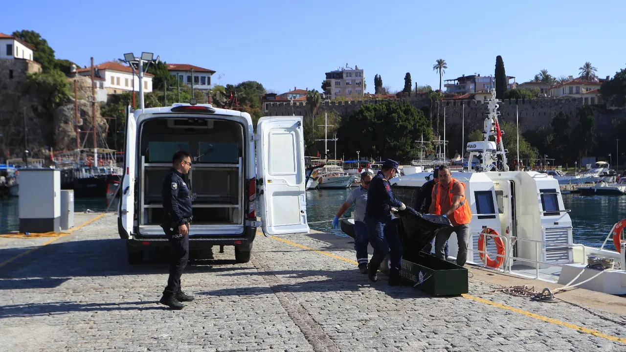 Cansız bedeni denizden çıkartıldı! Cenazenin genç bir kız çocuğuna ait olduğu öğrenildi