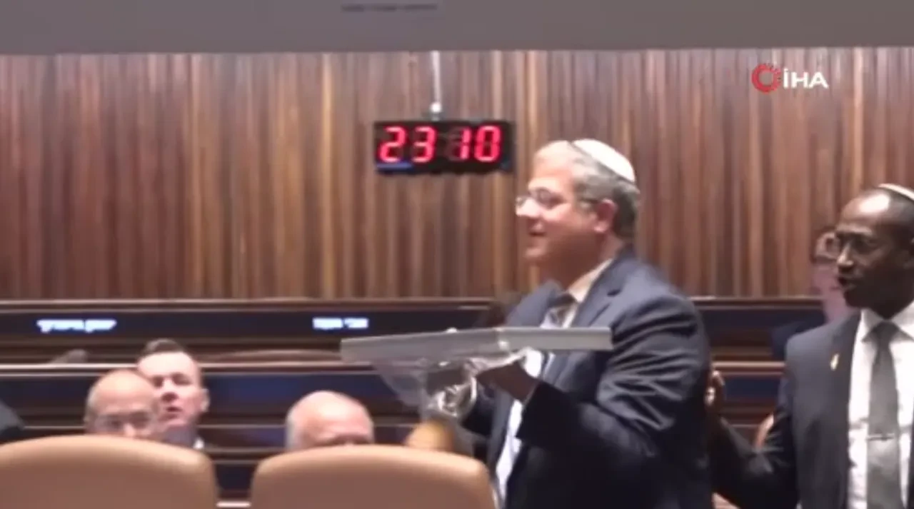 Filistinli tutuklulara idam cezasının önü açıldı, aşırı sağcı İsrailli bakan mecliste tatlı dağıttı