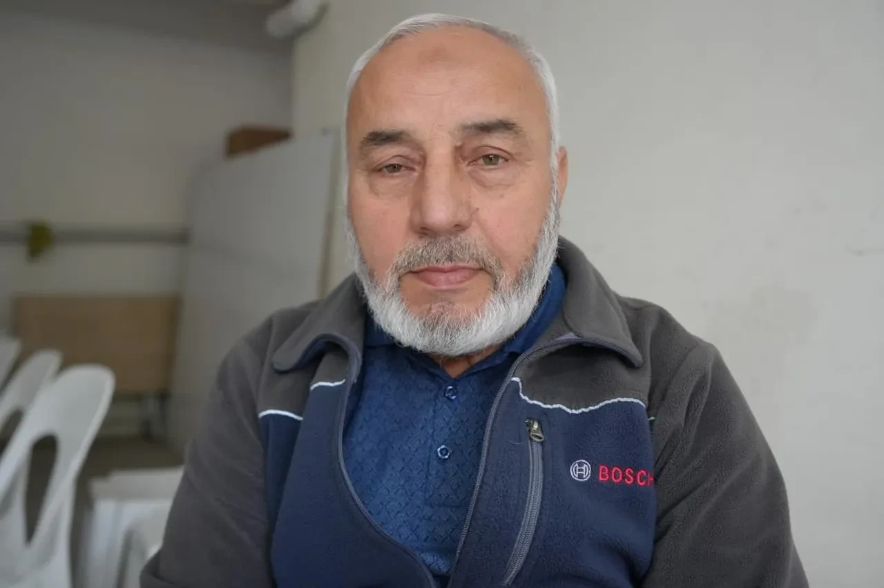 Gebze'de çöken binanın enkazından kurtarılan Dilara taburcu oldu! Ailesinin mezarını ziyaret etti