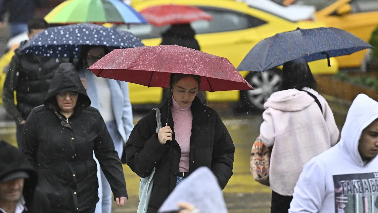 İstanbul'da sağanak ve soğuk alarmı! Meteoroloji uyardı: Günlerce sürecek