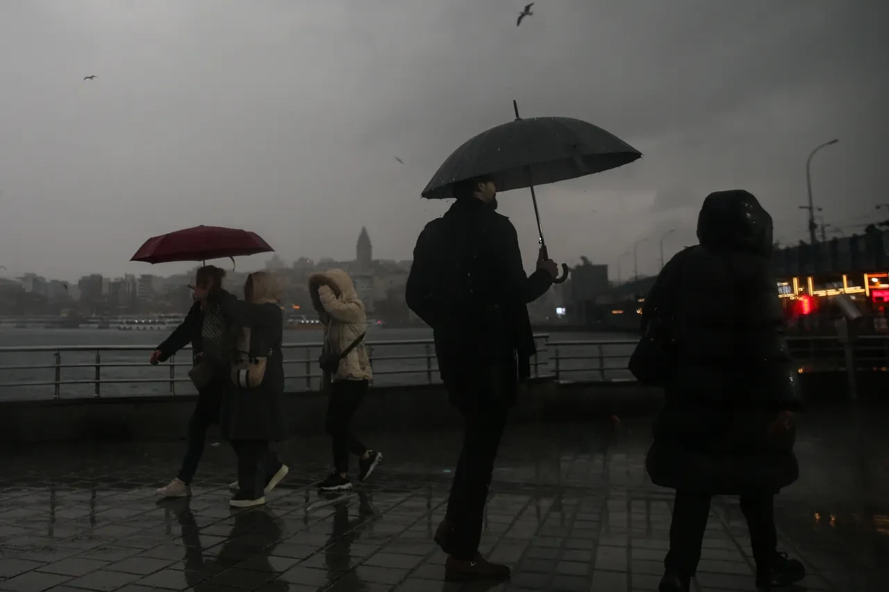 İstanbul'da sağanak ve soğuk alarmı! Meteoroloji uyardı: Günlerce sürecek