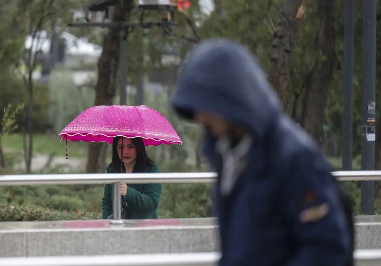 İstanbul'da sağanak ve soğuk alarmı! Meteoroloji uyardı: Günlerce sürecek