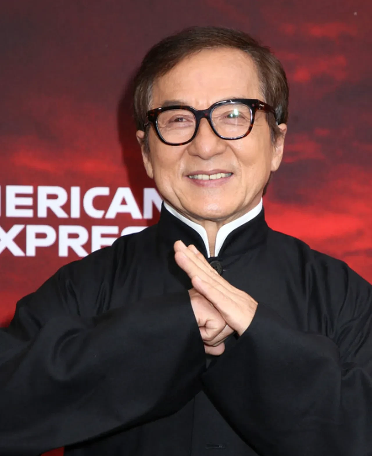 Jackie Chan öldü iddiasına ailesinden açıklama geldi 