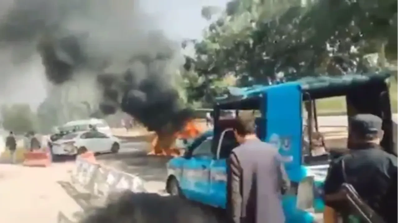 Pakistan'da intihar saldırısı: Çok sayıda ölü ve yaralı var 