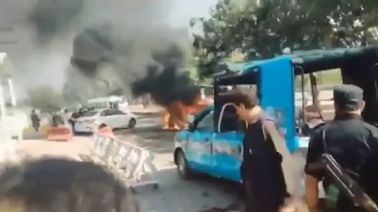 Pakistan'da intihar saldırısı: Çok sayıda ölü ve yaralı var 