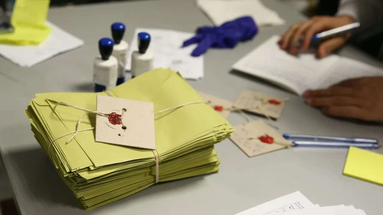   Son 3 seçimi bilen anket şirketi sonuçları paylaştı! Birinci parti 7 puan fark attı