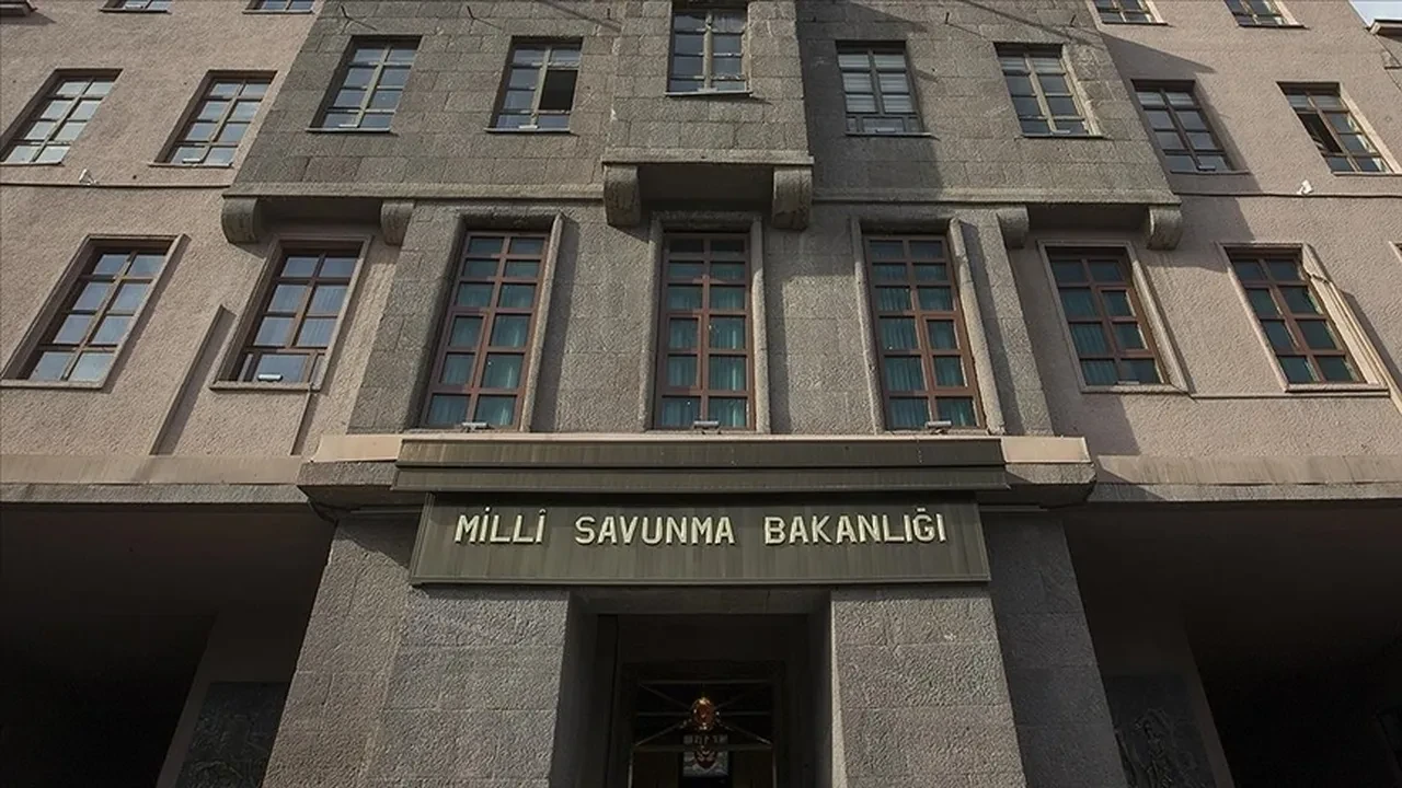 Uçak mı düştü son dakika? Milli Savunma Bakanlığı'ndan açıklama