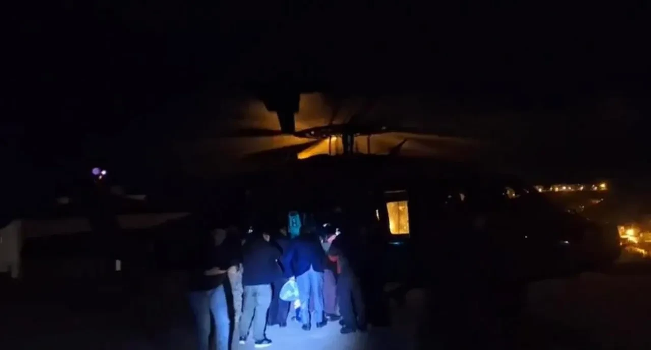 Yüksekten düşen genç askeri helikopter ile kurtarıldı