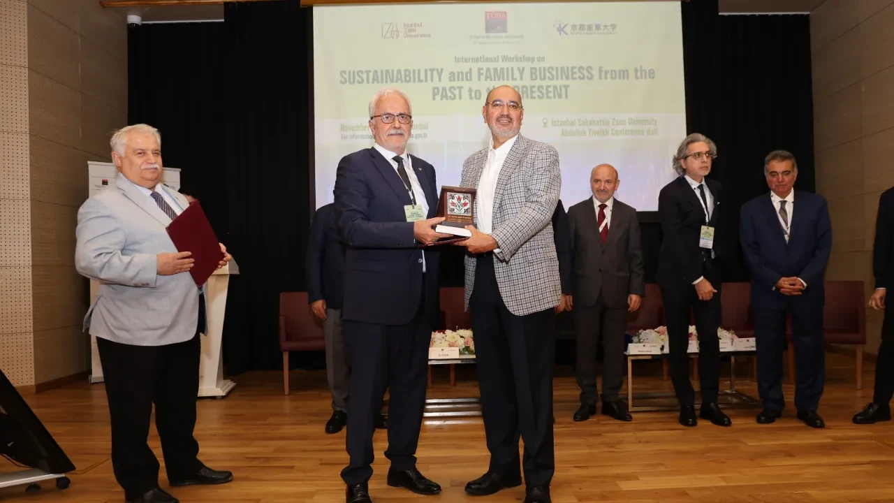 Aile işletmelerinin geleceği İZÜ’de tartışıldı