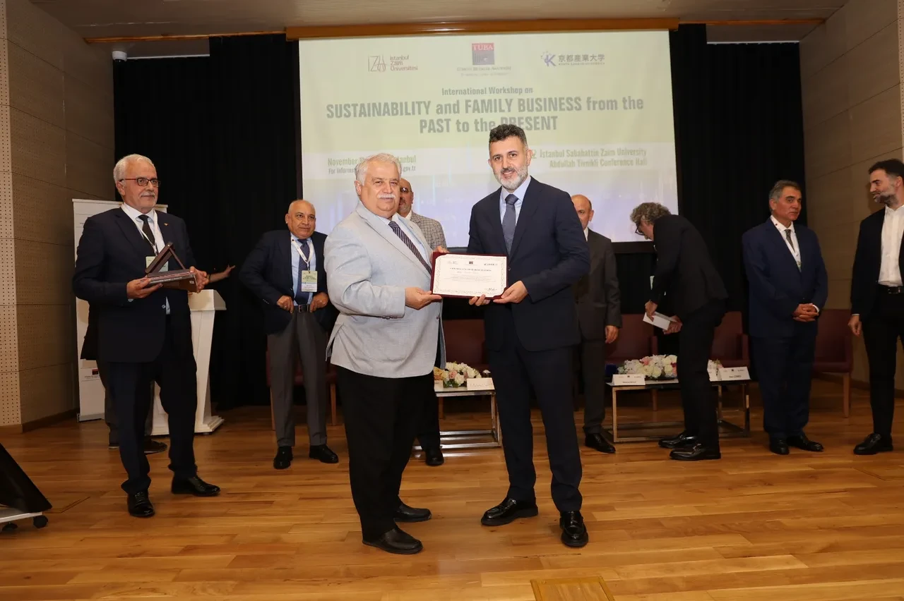 Aile işletmelerinin geleceği İZÜ’de tartışıldı
