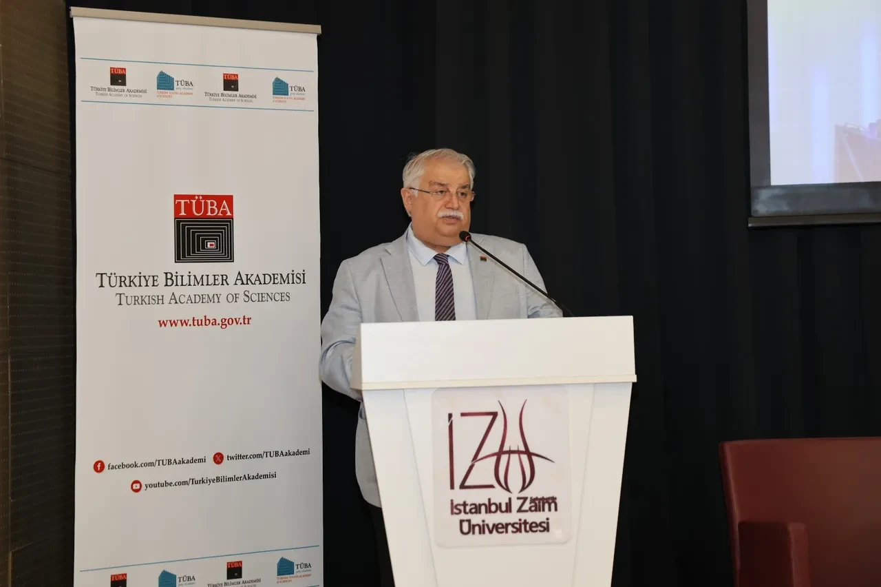 Aile işletmelerinin geleceği İZÜ’de tartışıldı