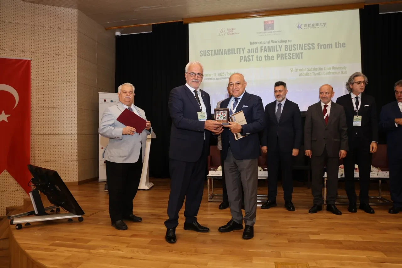 Aile işletmelerinin geleceği İZÜ’de tartışıldı