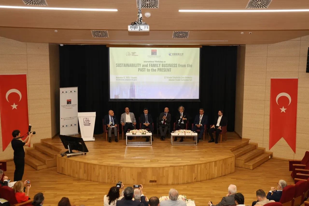 Aile işletmelerinin geleceği İZÜ’de tartışıldı