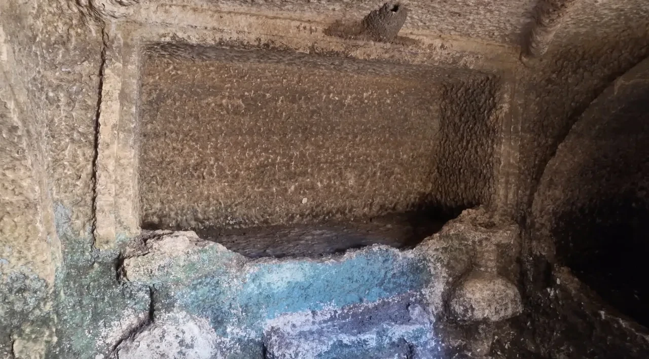 Arkeoloji dünyasını heyecanlandıran keşif! 1800 yıllık oda mezar bulundu