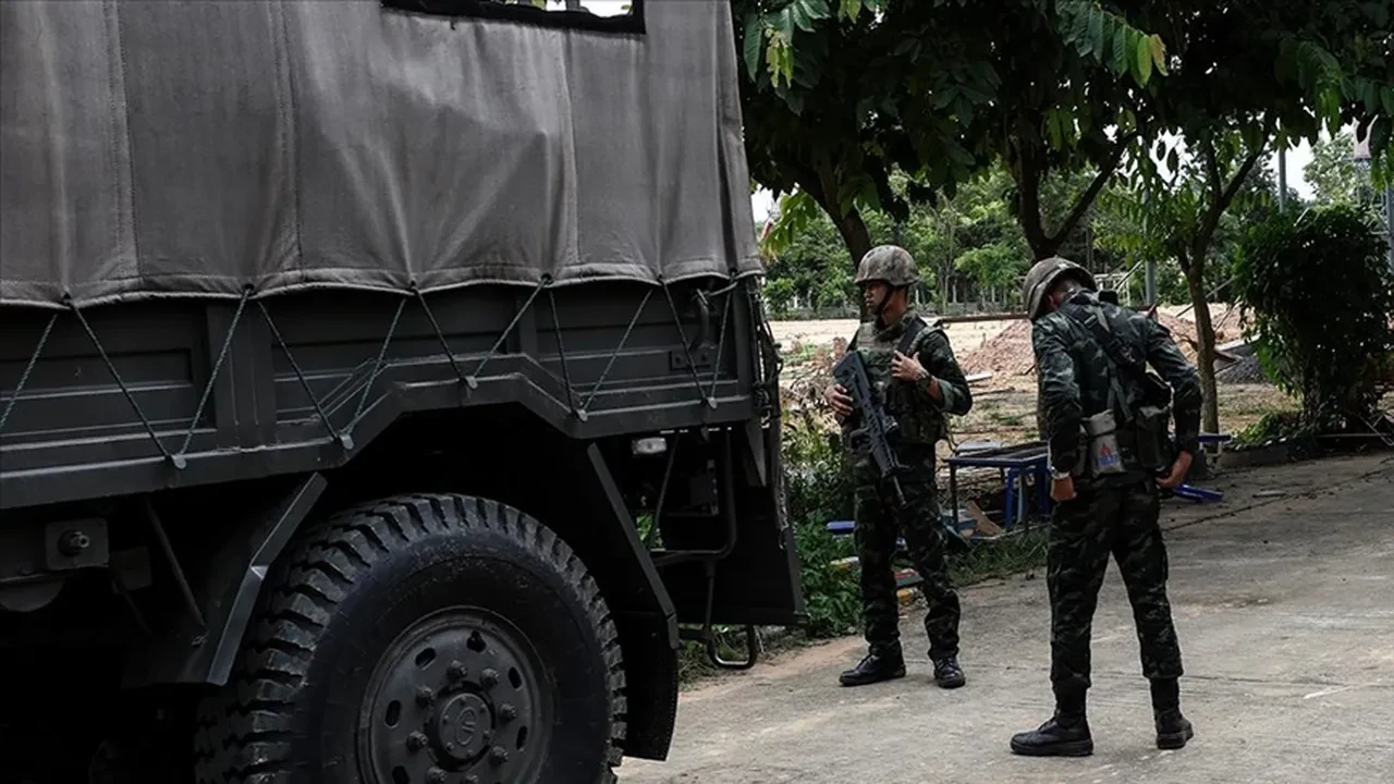Barış anlaşmasını süresiz askıya alıp ateş açtılar! Tayland-Kamboçya arasında çatşma