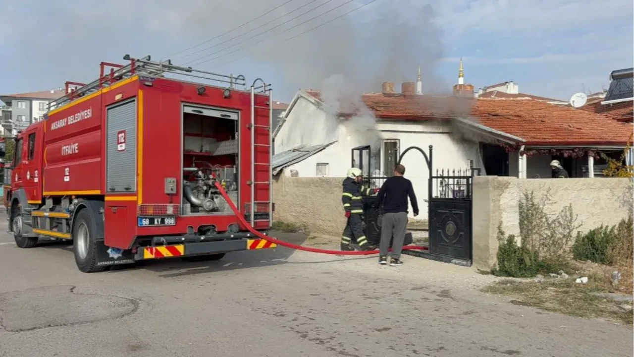 Böyle evlat olmaz olsun! Annesine sinirlendi, evi ateşe verdi