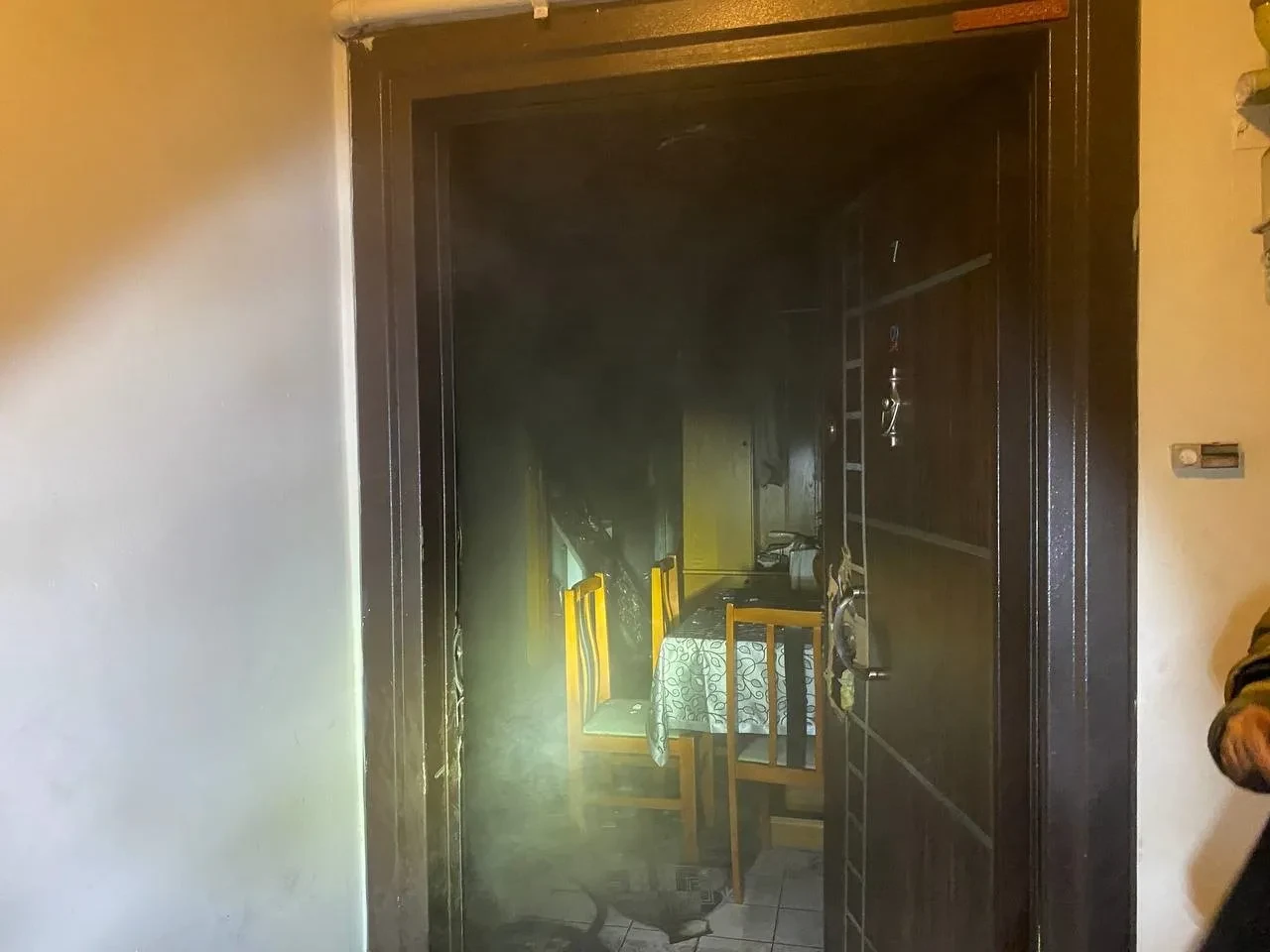 Bu da mı tesadüf? Aynı apartman 5. kez yandı, mahalle halkı isyan etti