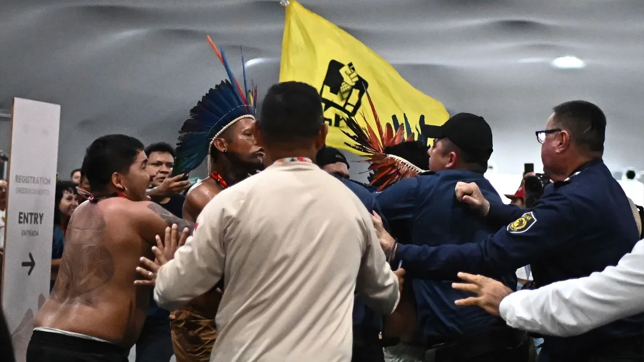 COP30 Zirvesi için kesilen ağaçlar yerlileri çıldırttı! Güvenlik güçleriyle çatışma çıktı