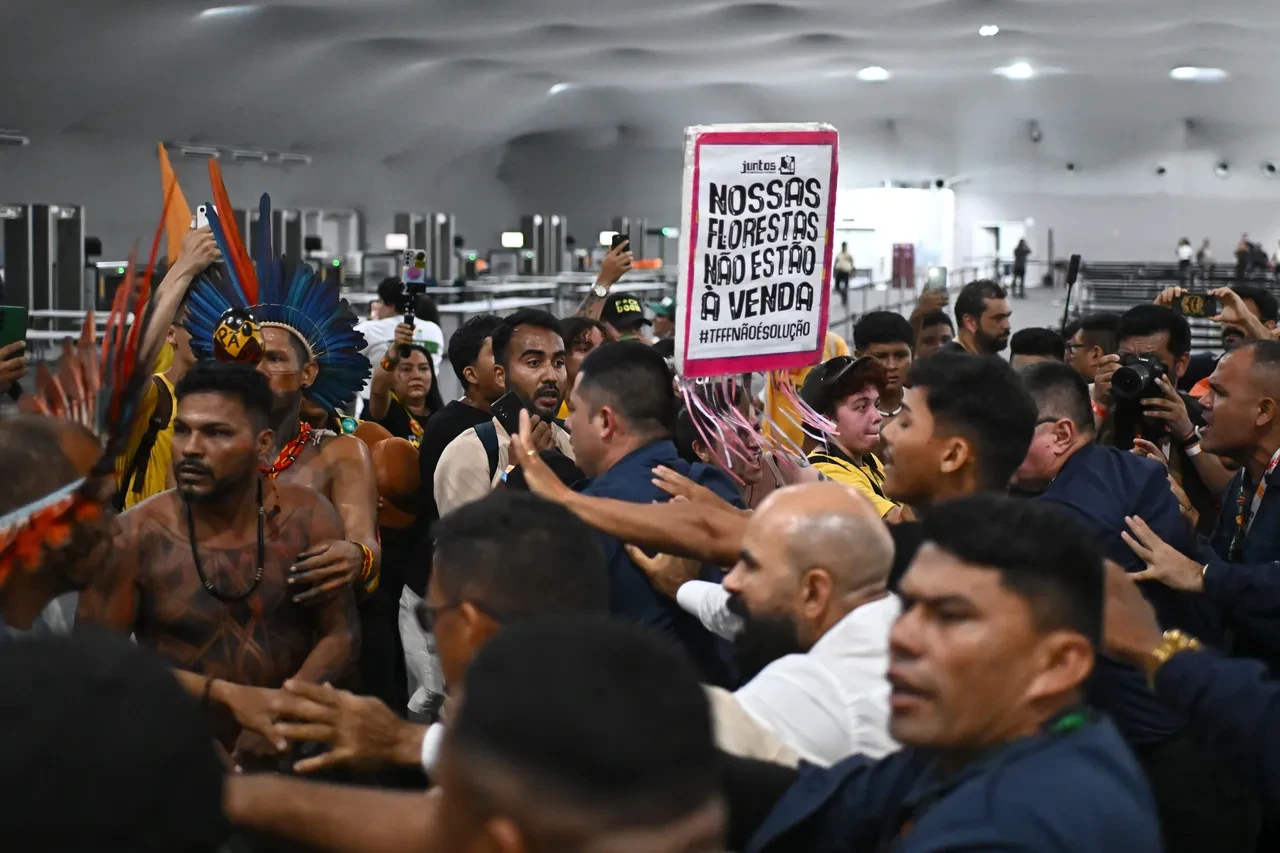 COP30 Zirvesi için kesilen ağaçlar yerlileri çıldırttı! Güvenlik güçleriyle çatışma çıktı