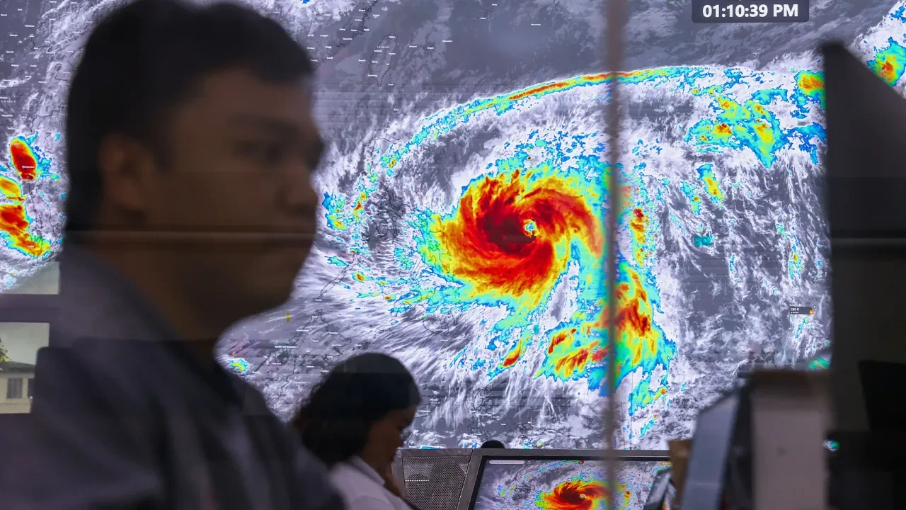 Fung-wong Tayfunu Filipinler'i darmadağın etti! Bilanço her geçen gün ağırlaşıyor