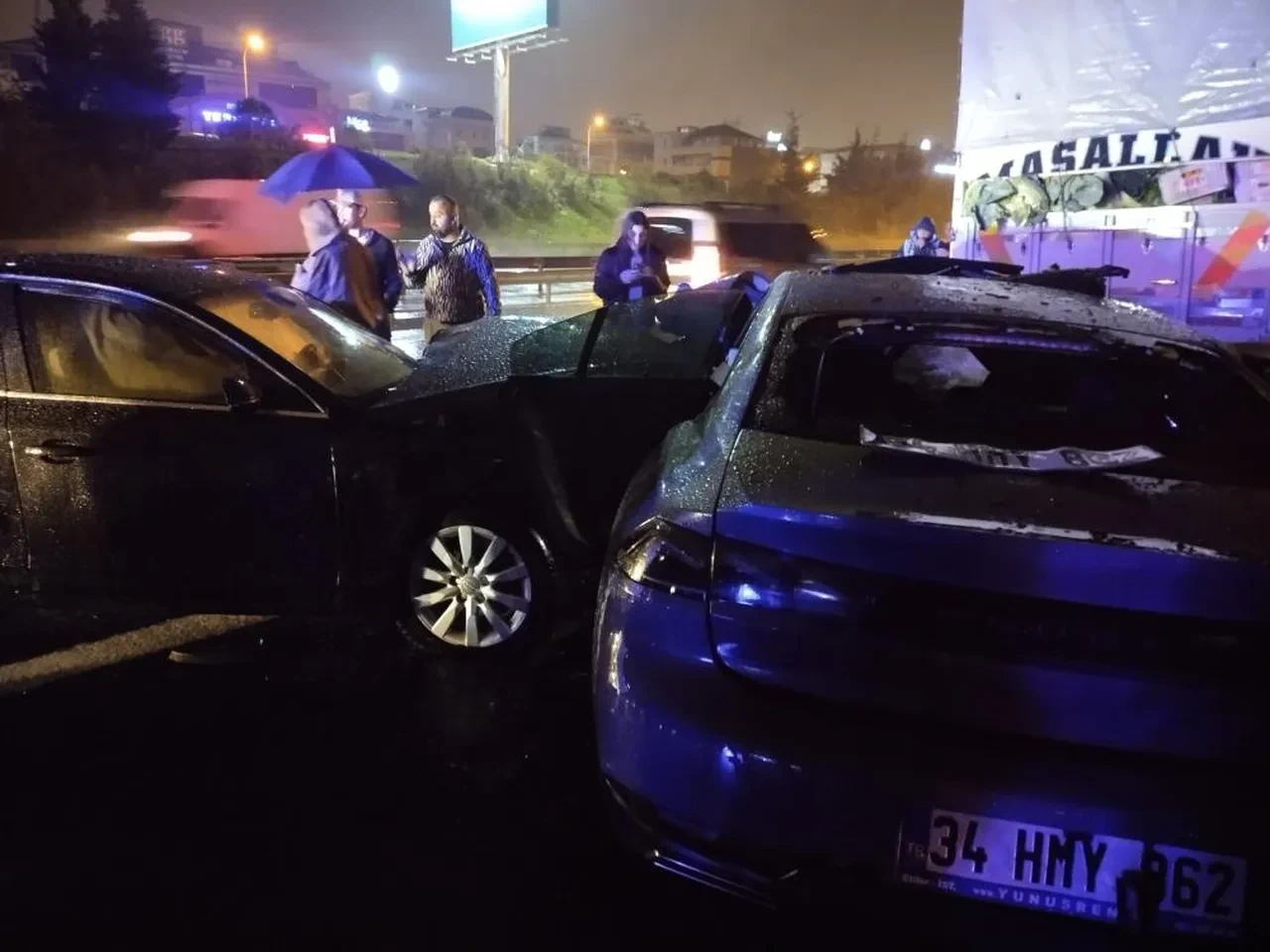 İstanbul Ataşehir'de zincirleme kaza: 2'si ağır 6 yaralı