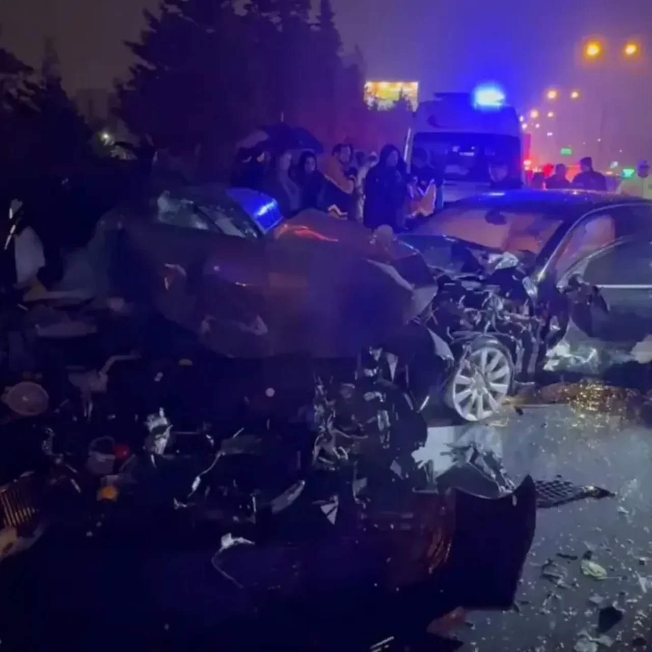 İstanbul Ataşehir'de zincirleme kaza: 2'si ağır 6 yaralı