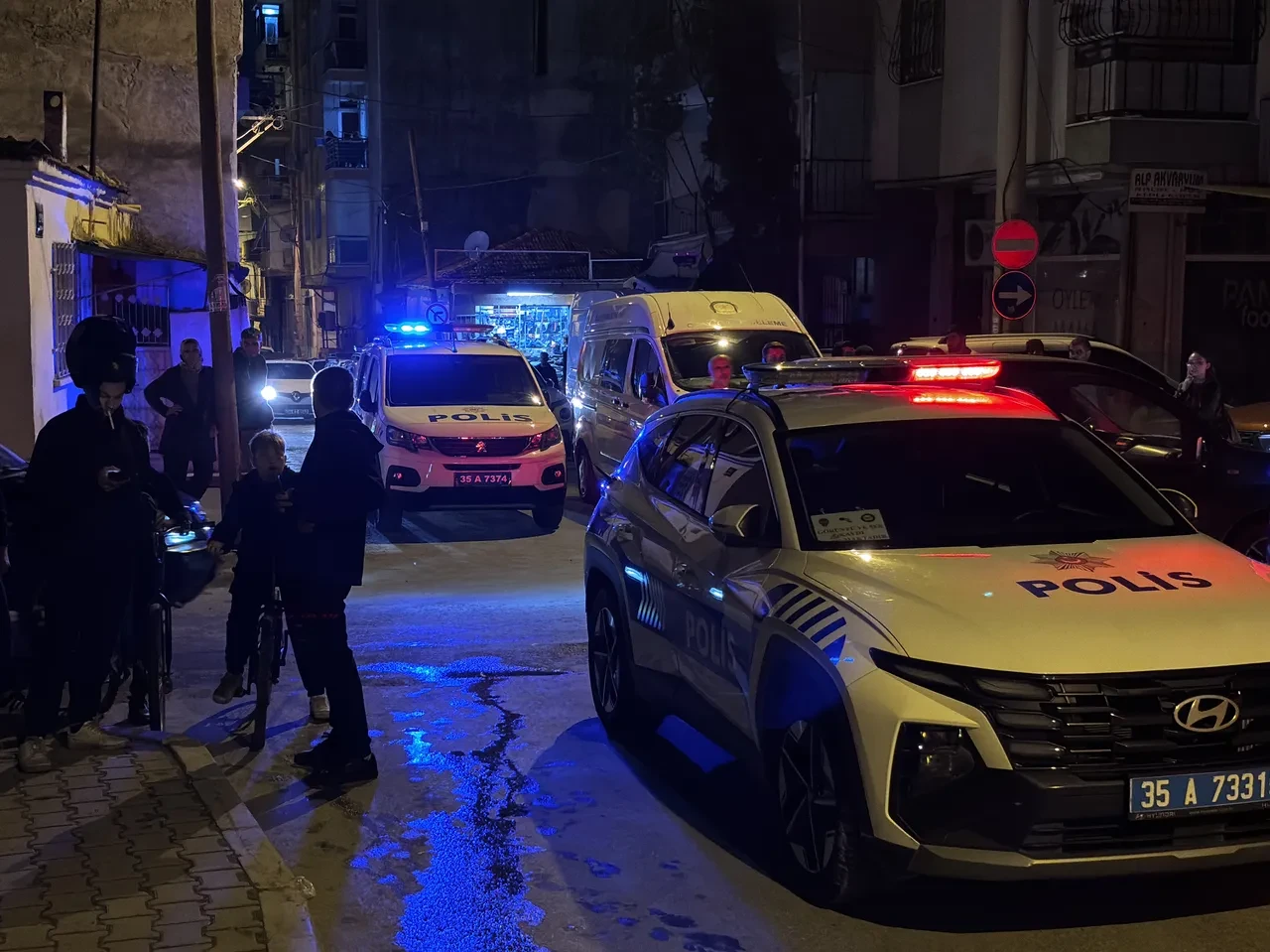 İzmir'de silahlı saldırı: 1 ölü, 3 yaralı