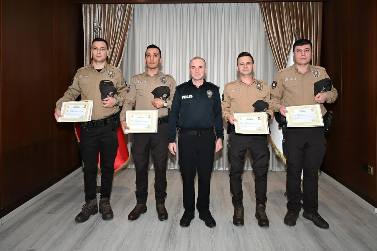 Mahalle bekçilerinden büyük başarı! Zehir taciri ve firari şahsı kıskıvrak yakaladılar