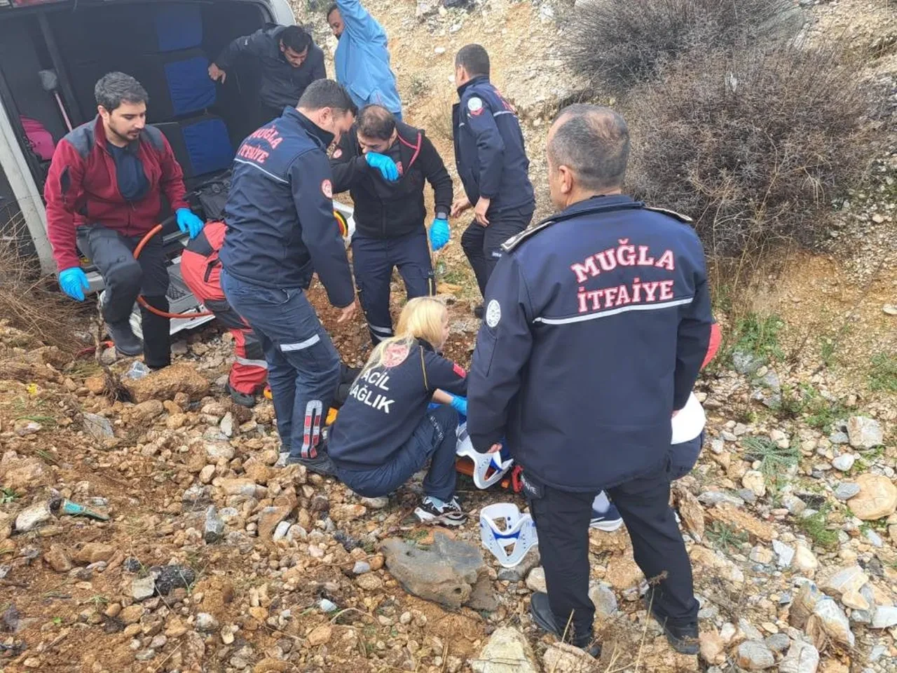 Muğla'da feci kaza! Yolcu minibüsü şarampole devrildi: Çok sayıda yaralı var