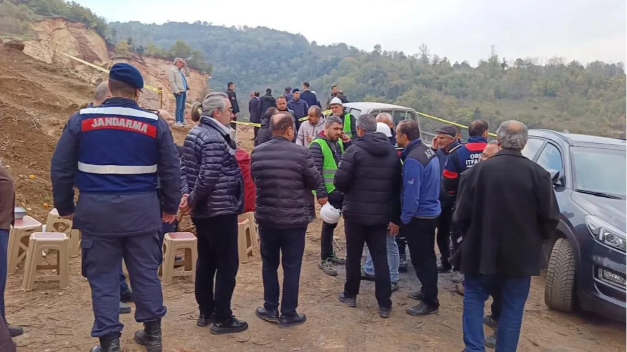 Ordu'da göçük altında kalan kamyon şoförü için yeniden arama çalışması başlatıldı
