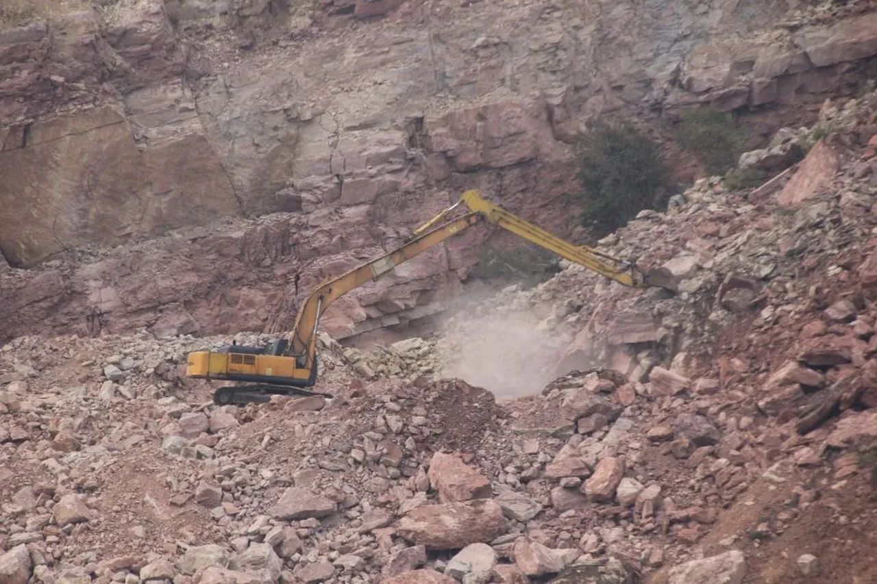 Ordu'da göçük altında kalan kamyon şoförü için yeniden arama çalışması başlatıldı