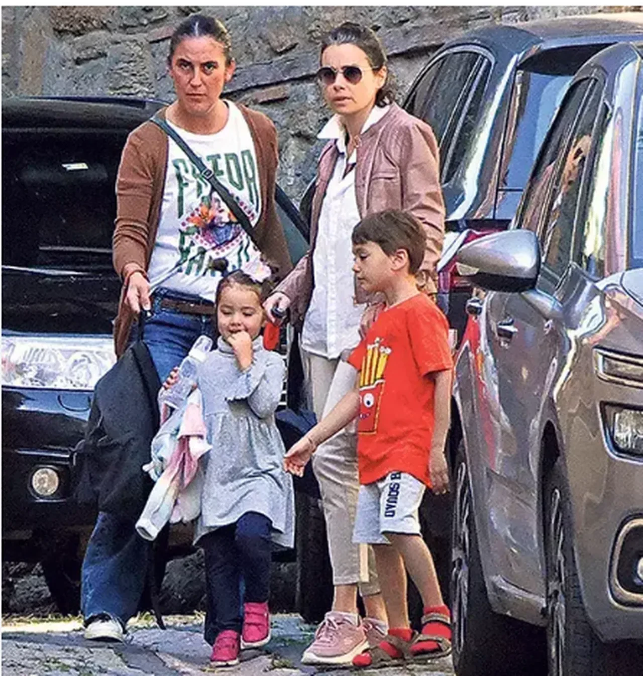 Özgü Namal çocuklarıyla birlikte trafik kazası geçirdi 