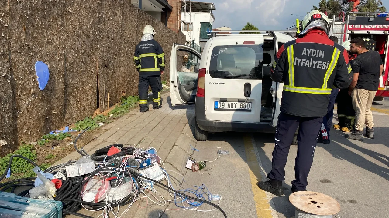 Park halindeki araç kendiliğinden yanmaya başladı! Vatandaşların dikkati faciayı engelledi