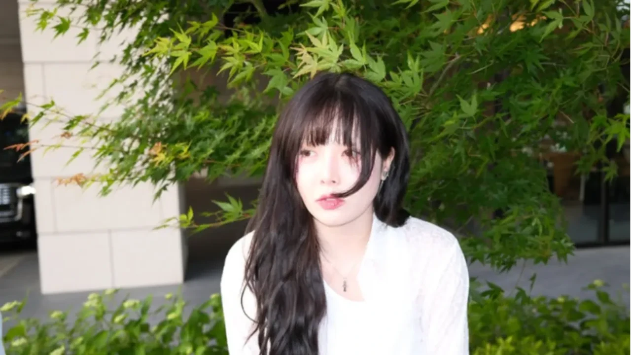 Pop yıldızı sahnede yere yığıldı! Sebebi ise hayranlarını sinirlendirdi 