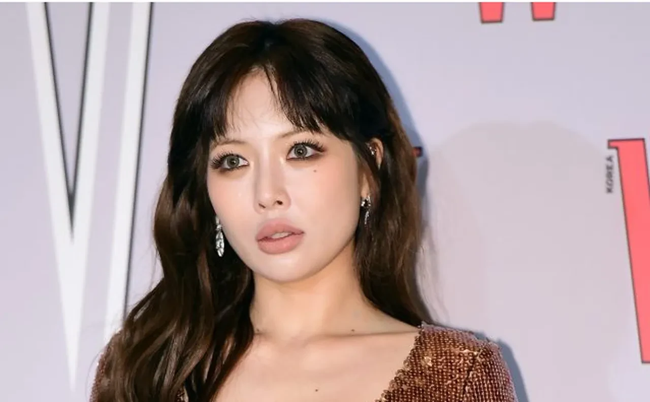 Pop yıldızı sahnede yere yığıldı! Sebebi ise hayranlarını sinirlendirdi 