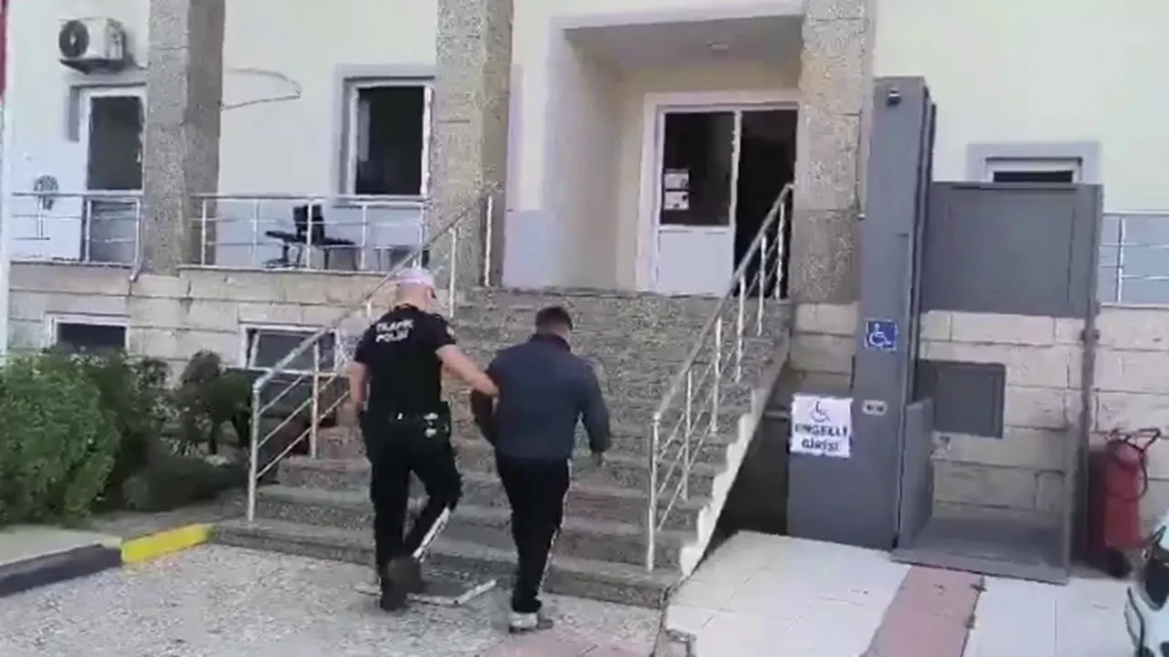 Şovmen motosikletliye ceza yağdı! Yatarak yolculuk yaparken kameralara yakalandı