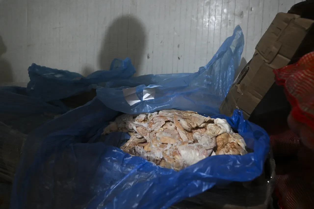 Vatandaşa bunları yedirmişler! Tonlarca bozuk et ele geçirildi!