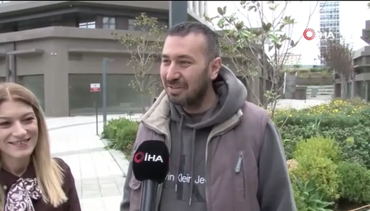 Ümraniye'de başıboş at paniği! Vatandaşları dakikalarca kovaladı