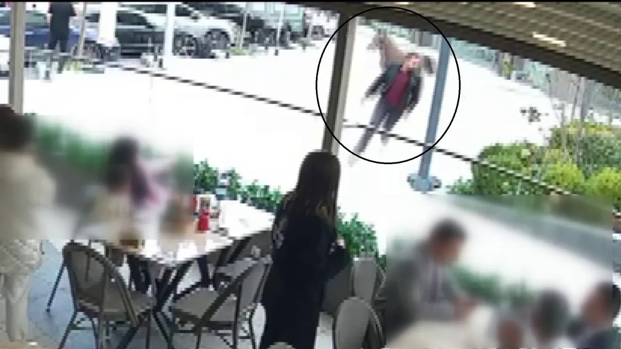 Ümraniye'de başıboş at paniği! Vatandaşları dakikalarca kovaladı