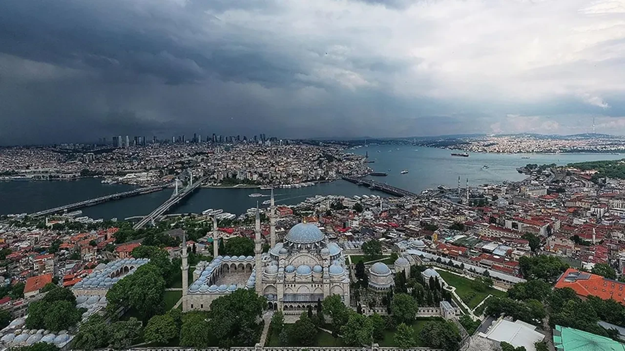 AKOM paylaştı! Yağmur İstanbul'u terk ediyor
