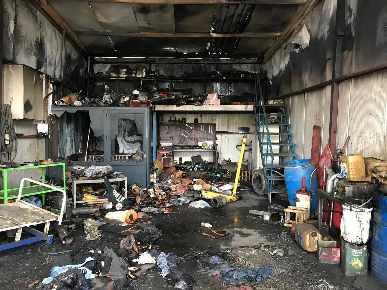 Alevler geceyi aydınlattı! Çok sayıda iş yeri küle döndü