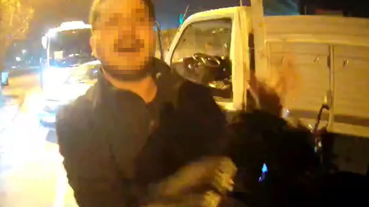 Arnavutköy'de trafikte motosikletliye dehşeti yaşattı! O anlar kamerada