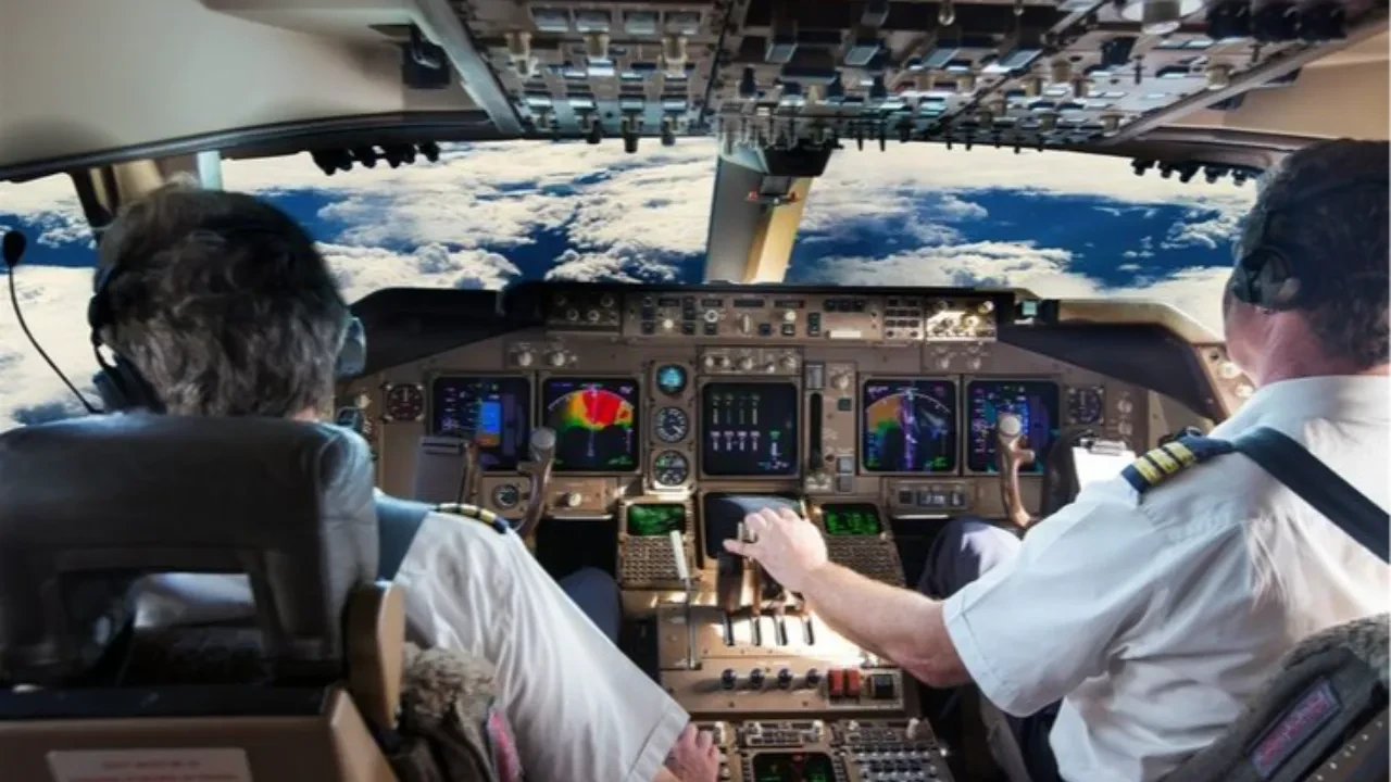 Aylarca yolcularla beraber uçuş yapan sahte kaptan pilot ifşa oldu