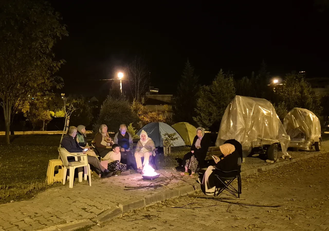 Balıkesir depremi ne kadar sürecek? Okan Tüysüz 'maalesef' diyerek tarih verdi
