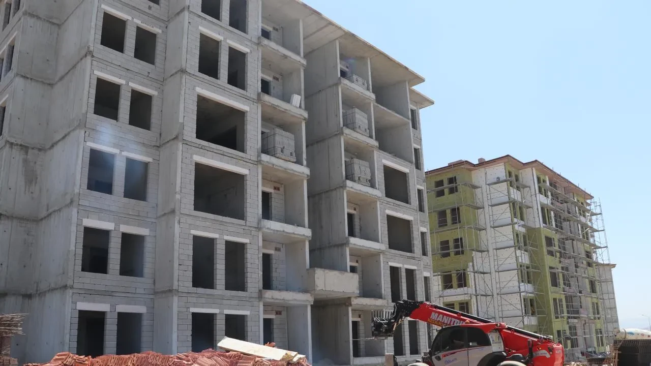 Deprem bölgesinde kolonsuz ev yapılıyor iddiası! İletişim Başkanlığından açıklama geldi