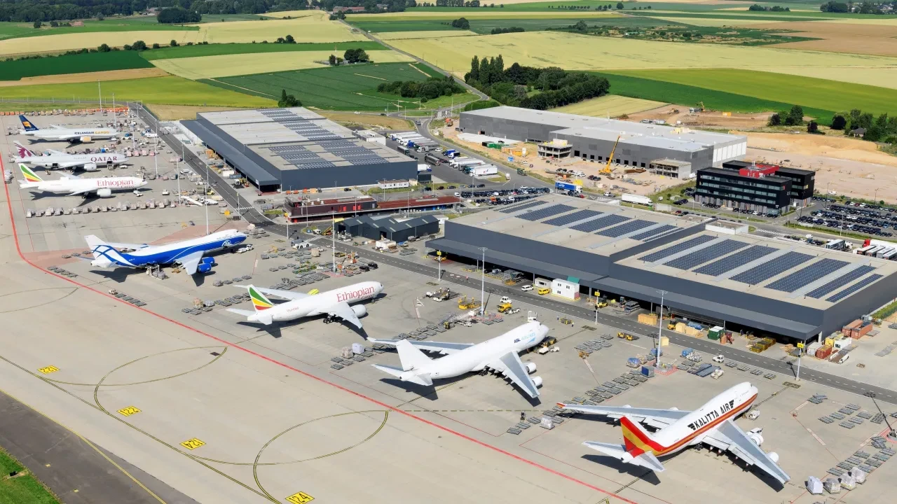 Havadaki cisim uçuşları durdurdu! Brüksel'de yine hareketlilik